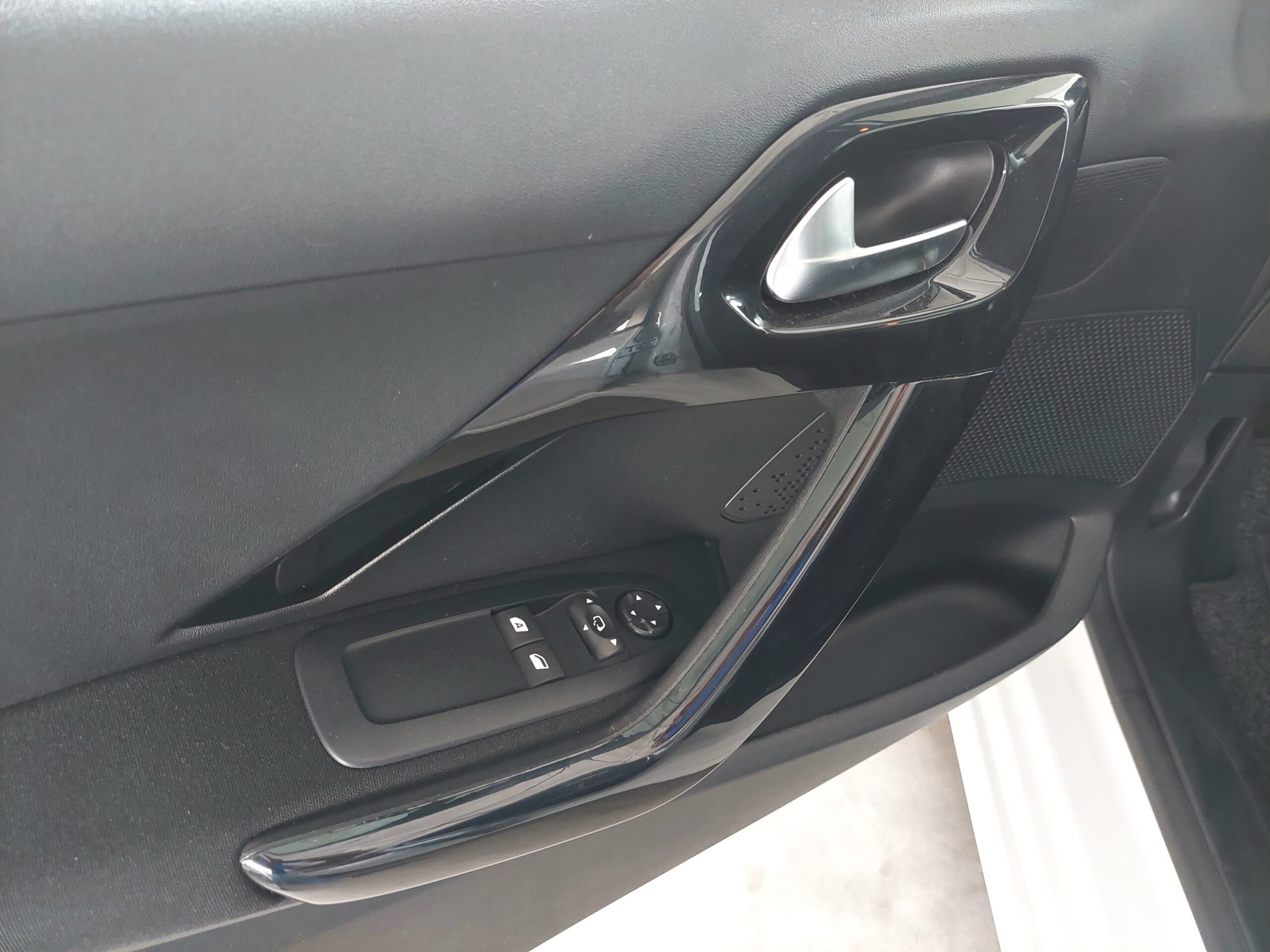 PEUGEOT 208 1.2 Pure Tech Signature 5p – 2019