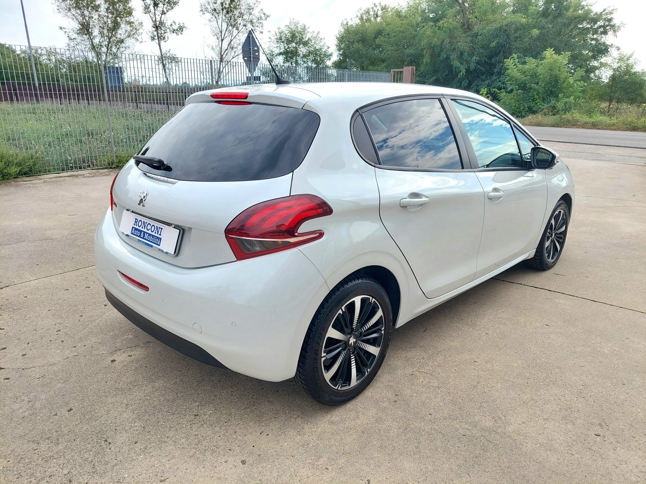 PEUGEOT 208 1.2 Pure Tech Signature 5p – 2019
