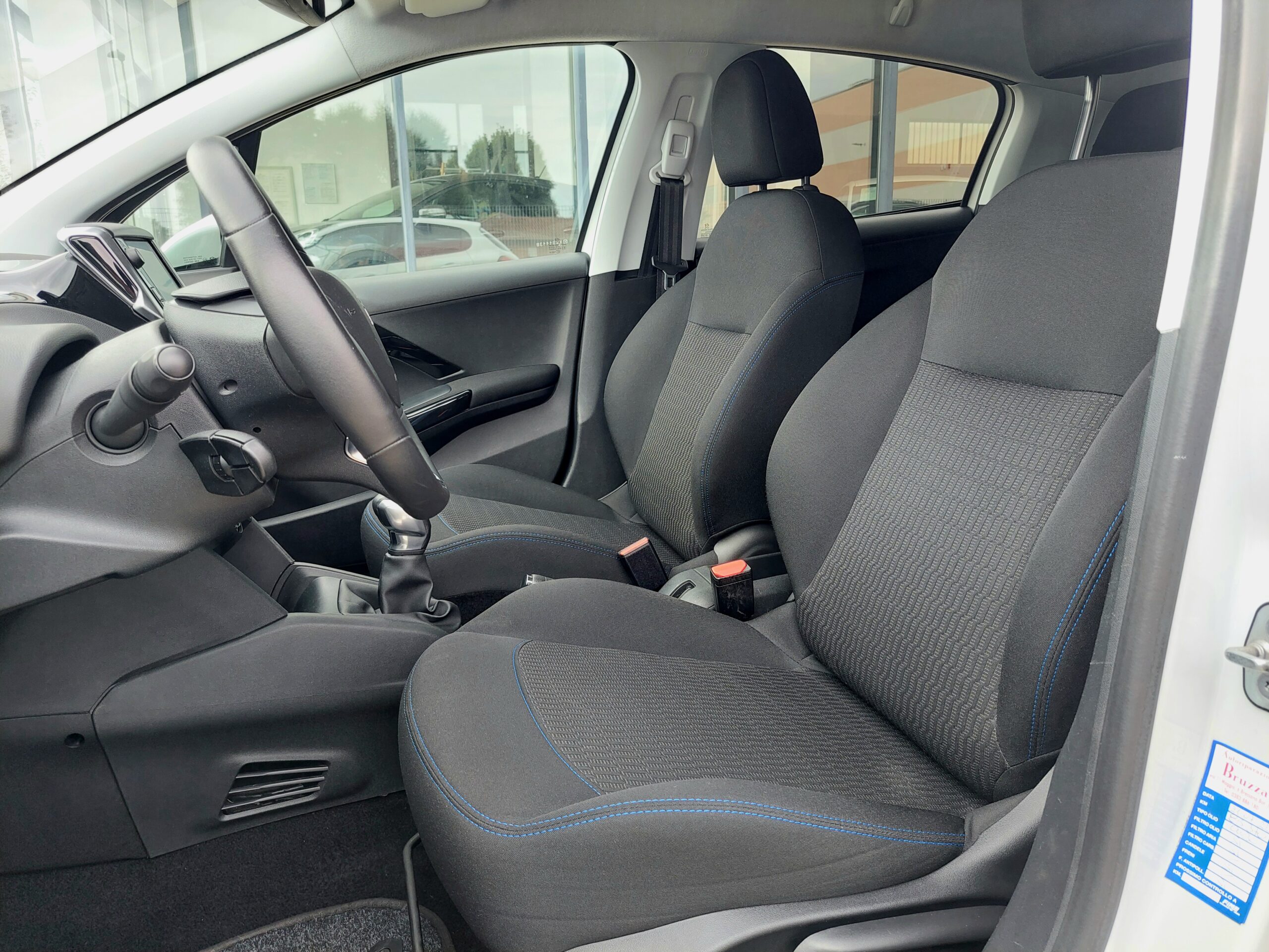 PEUGEOT 208 1.2 Pure Tech Signature 5p – 2019