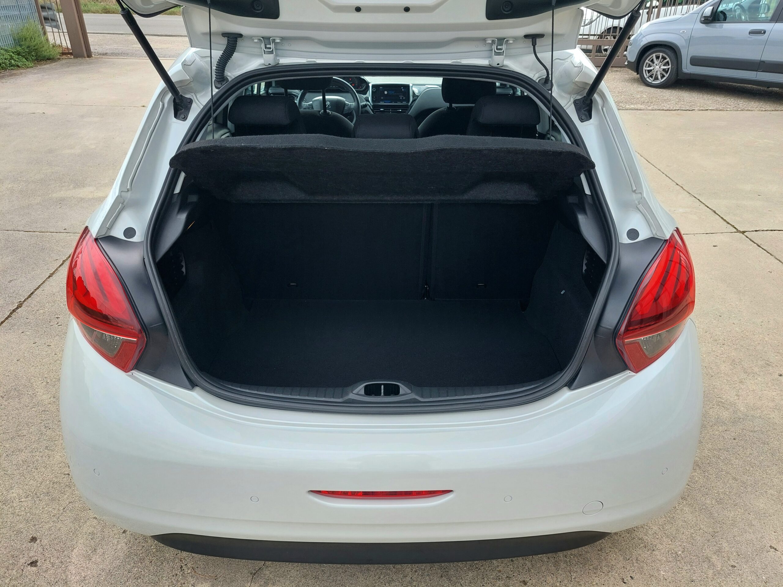 PEUGEOT 208 1.2 Pure Tech Signature 5p – 2019