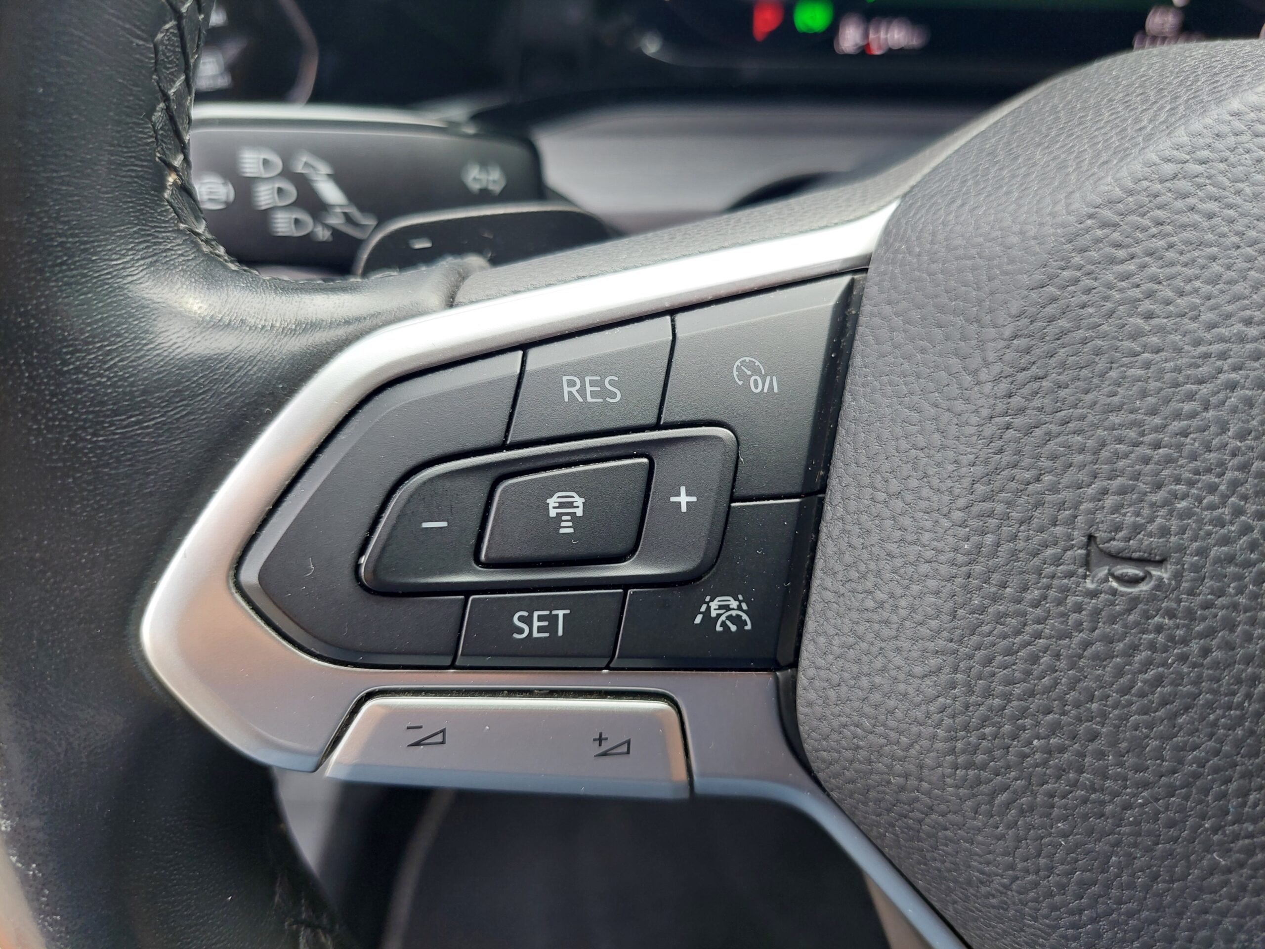 VOLKSWAGEN Golf 1.5 TGI DSG Style – 2020