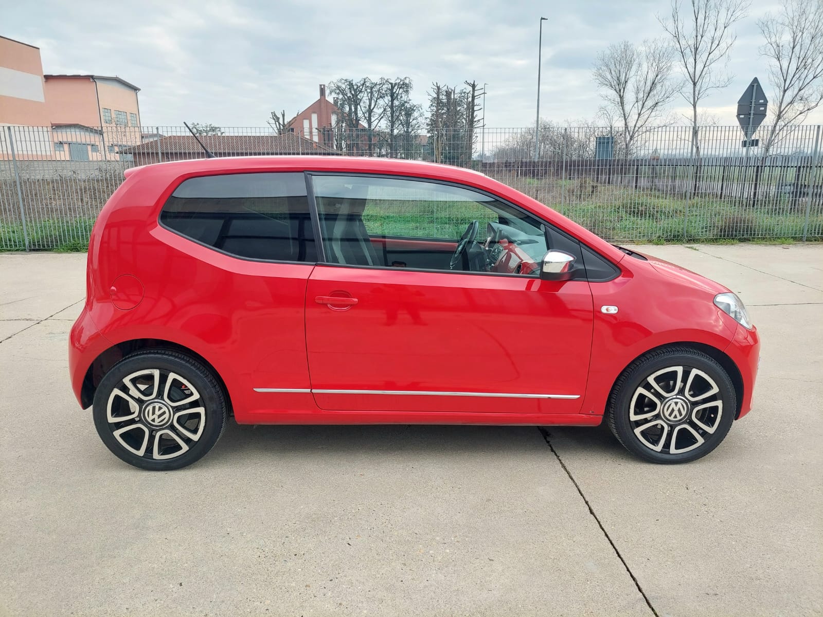 VOLKSWAGEN up! 1.0 ASG High up! 3p. – 2014