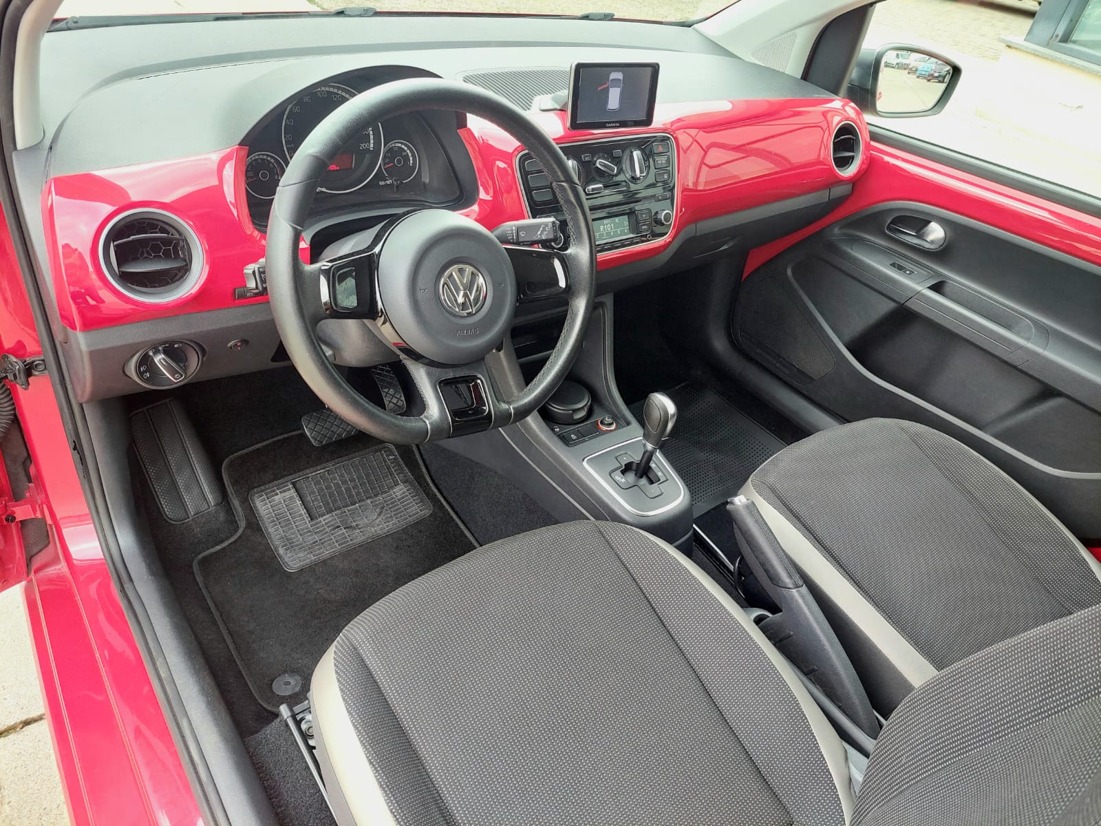 VOLKSWAGEN up! 1.0 ASG High up! 3p. – 2014