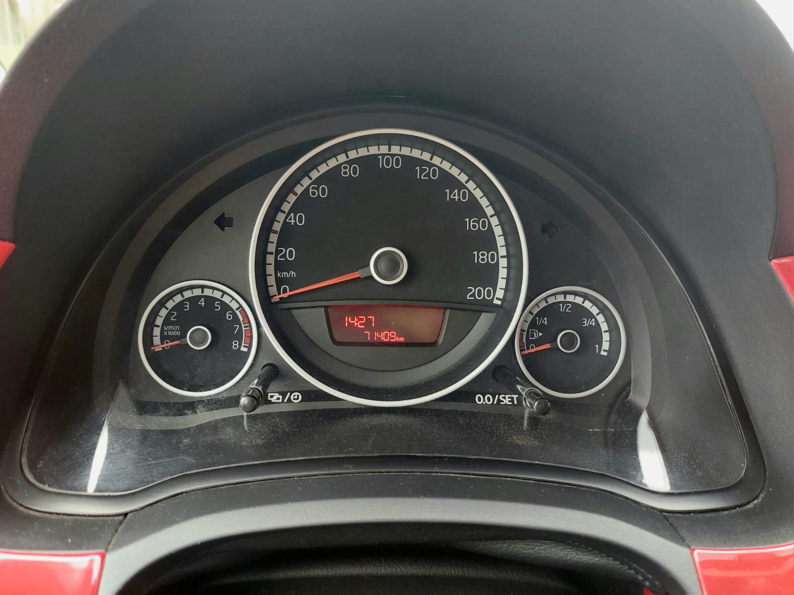 VOLKSWAGEN up! 1.0 ASG High up! 3p. – 2014