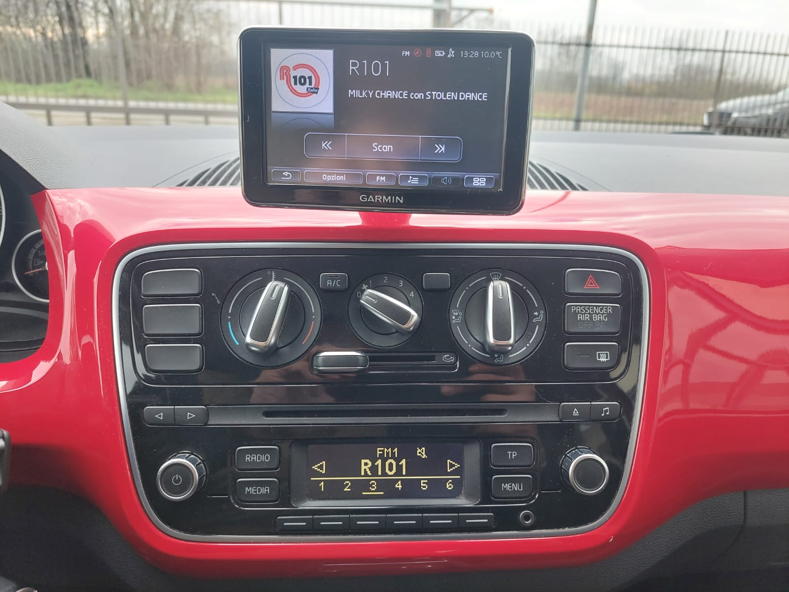 VOLKSWAGEN up! 1.0 ASG High up! 3p. – 2014