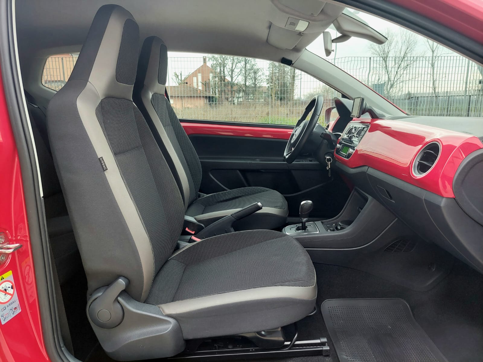 VOLKSWAGEN up! 1.0 ASG High up! 3p. – 2014