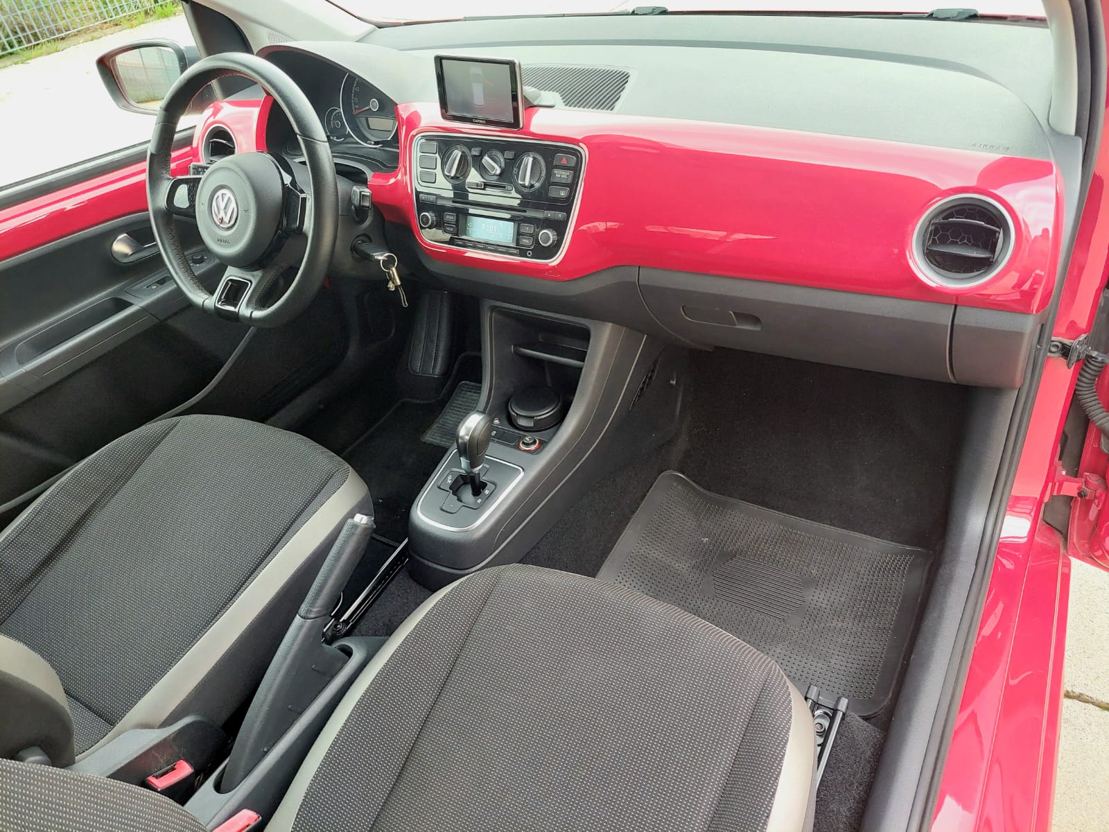 VOLKSWAGEN up! 1.0 ASG High up! 3p. – 2014