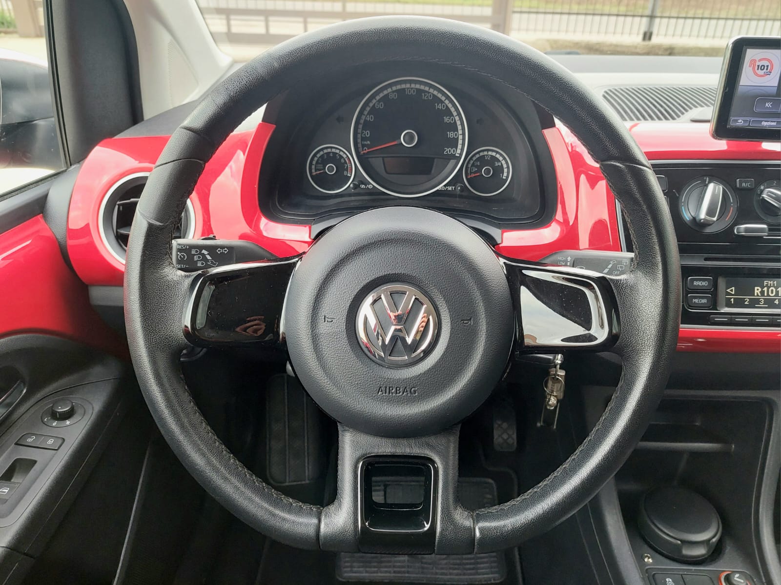 VOLKSWAGEN up! 1.0 ASG High up! 3p. – 2014